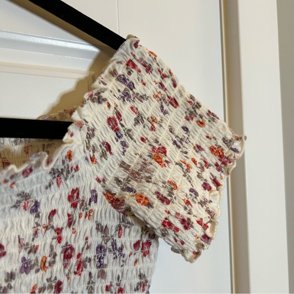 AMERICAN EAGLE OFF THE SHOULDER FLORAL PATTERNED WHITE TOP SIZE SMALL - Picture 2 of 11